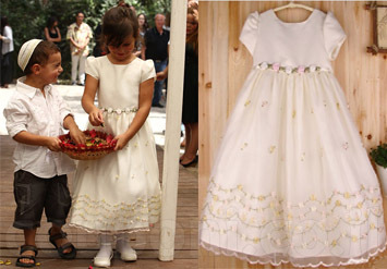 שמלת שושבינה מפוארת ומדהימה ביופיה לילדה שתתאים לכל אירוע חג...