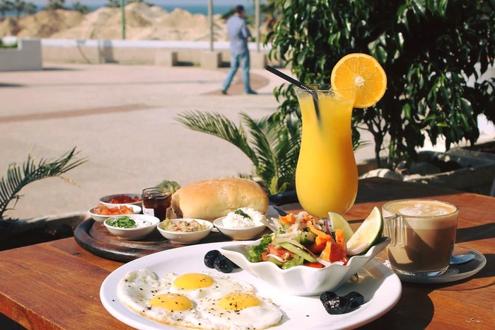 מסעדת אדמ’ס מזמינים אתכם לארוחת בוקר זוגית מול נוף מרהיב של ...